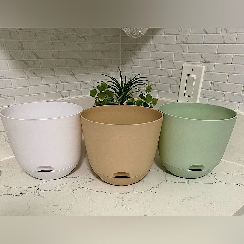 Set of Three Planters in White, Tan, and Green🪴 - Picture 3 of 3